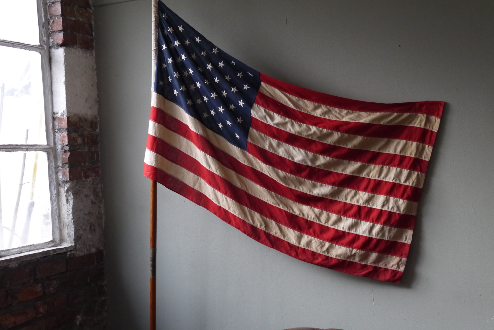 flag USA ancien drapeau americain sur mat socle fonte – Image 12