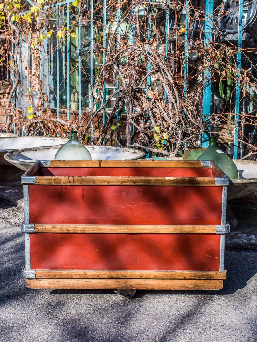 antiguo cubo de basura con ruedas Suroy fábrica textil color original - Image 9