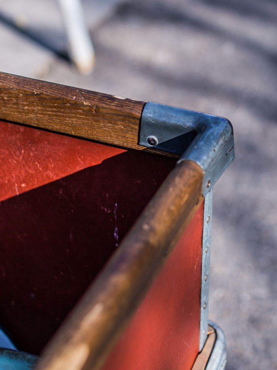 antiguo cubo de basura con ruedas Suroy fábrica textil color original - Image 11