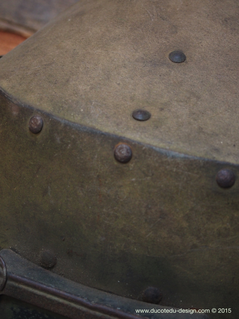 curiosité ancien masque de soudeur sur socle – Image 5