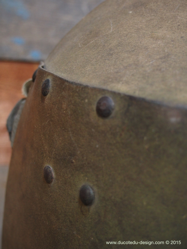 curiosité ancien masque de soudeur sur socle – Image 6