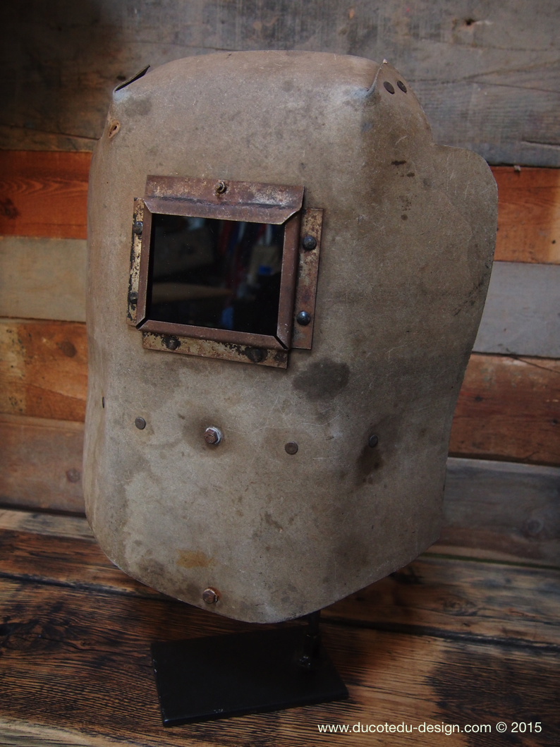 curiosité ancien masque de soudeur sur socle – Image 5