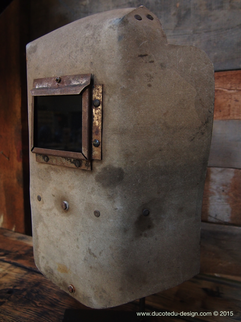 curiosité ancien masque de soudeur sur socle – Image 8