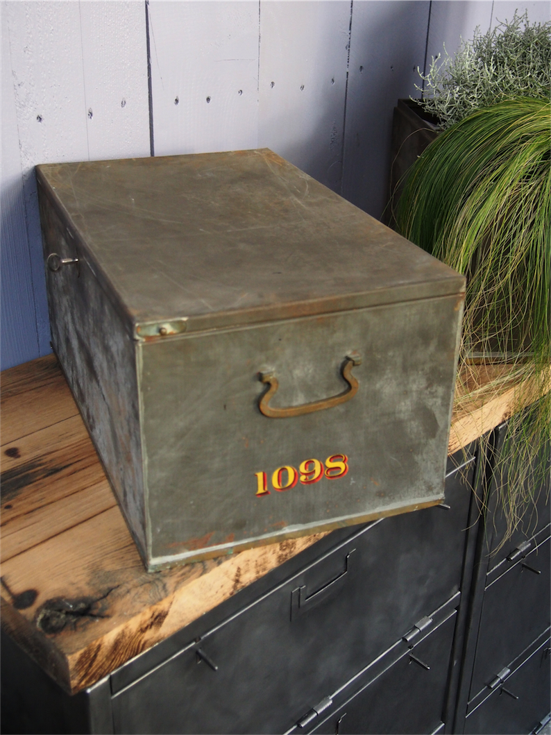 ancien grand coffre de banque en metal – Image 3