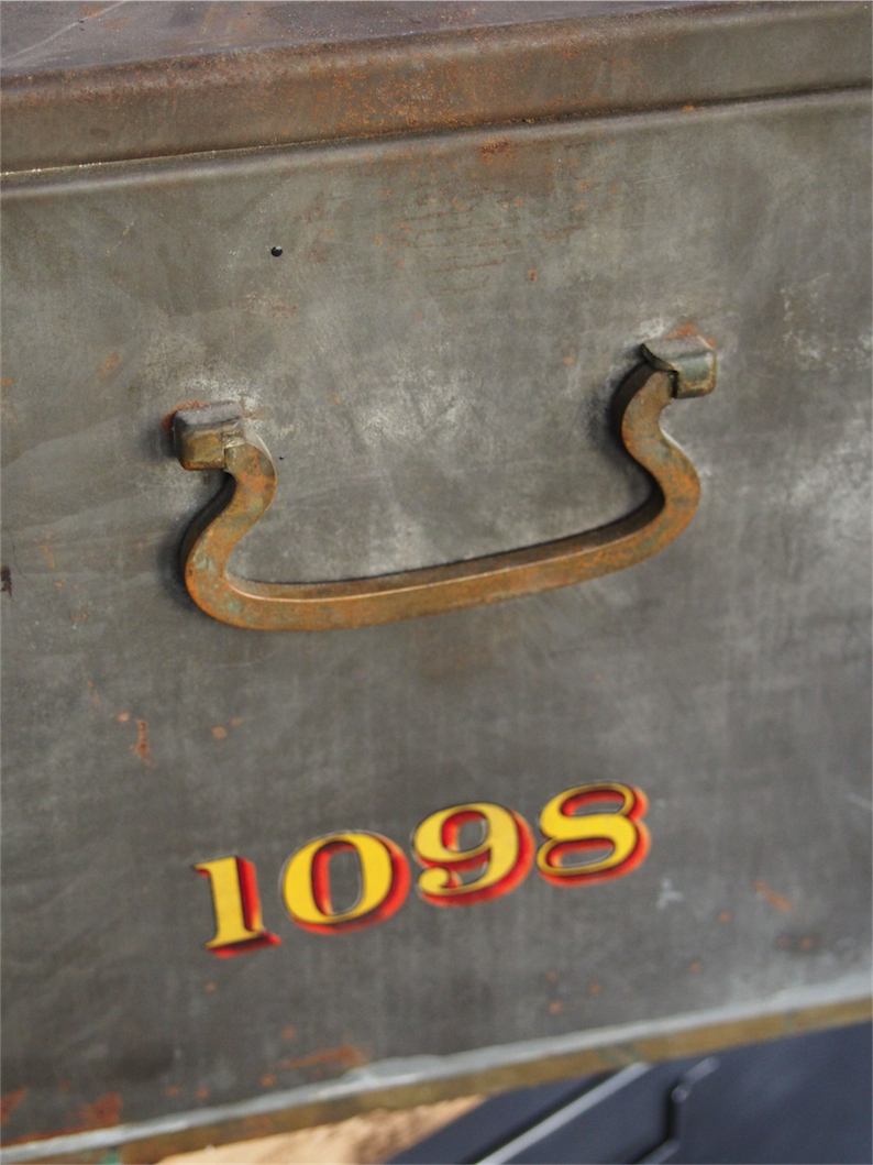 ancien grand coffre de banque en metal – Image 4