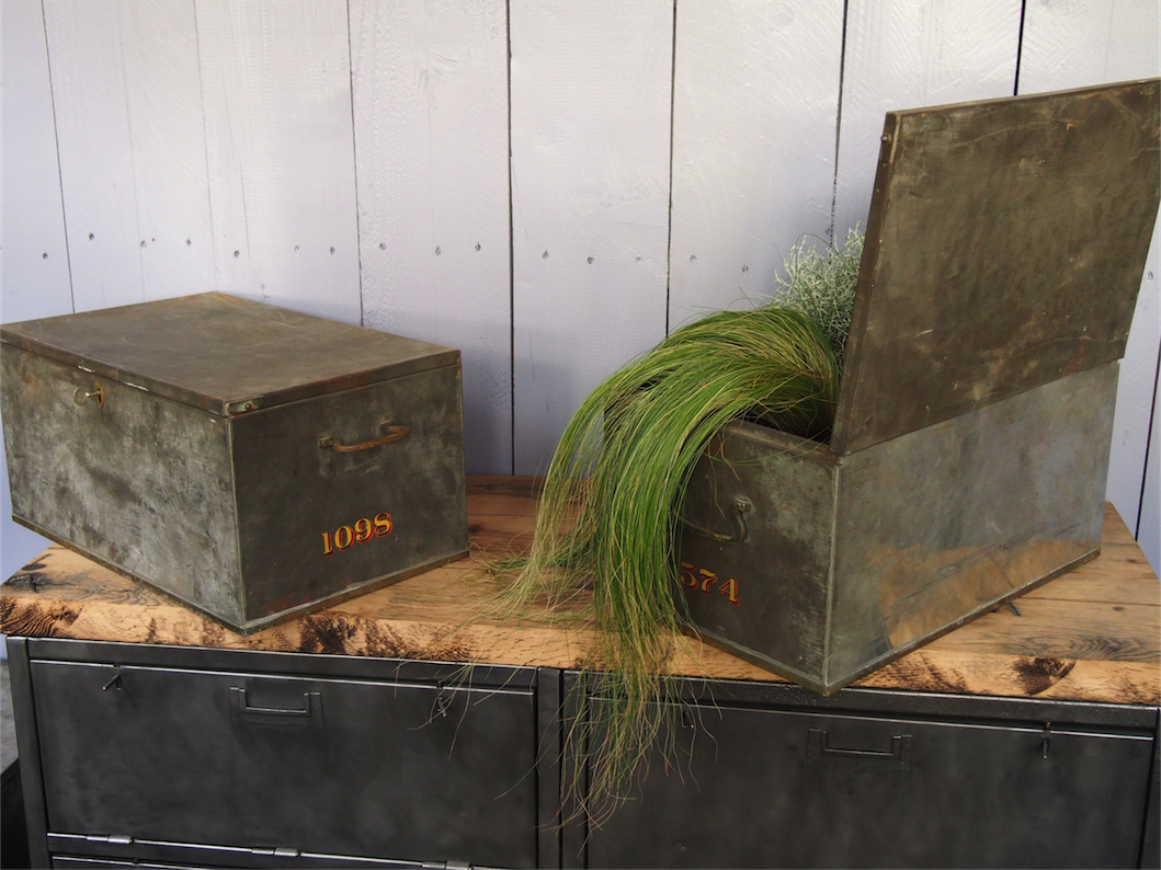 ancien grand coffre de banque en metal – Image 7