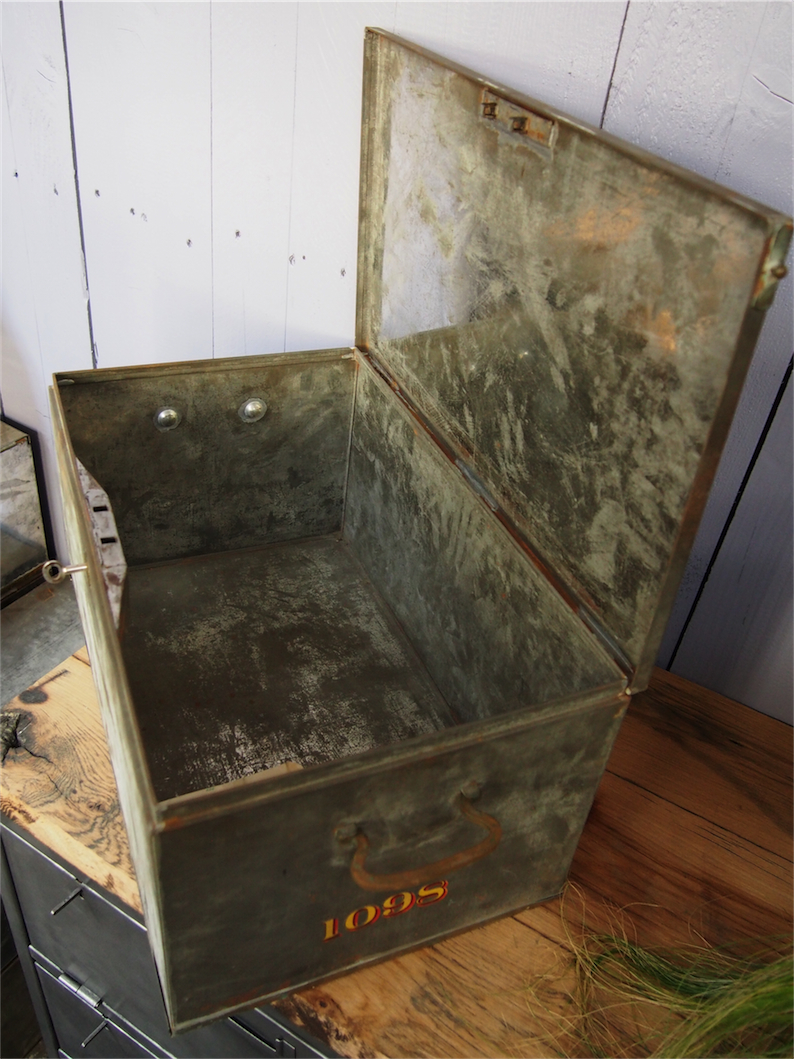 ancien grand coffre de banque en metal – Image 13