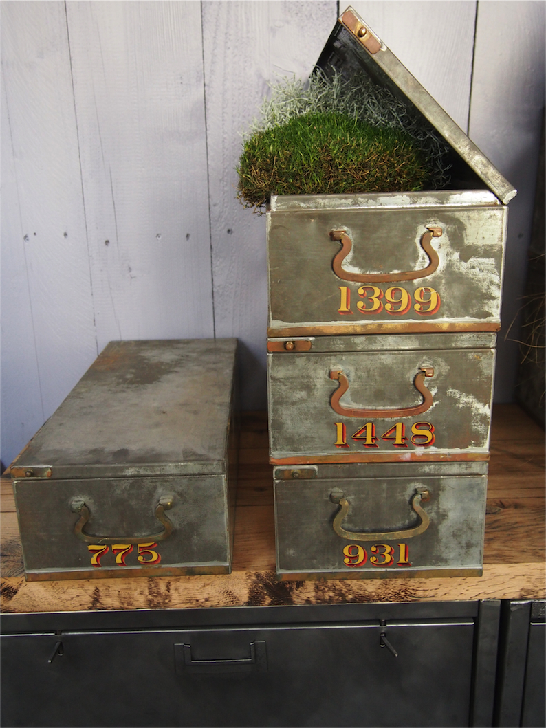 ancien coffre de banque en metal – Image 4