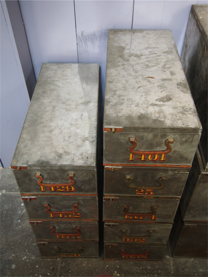 ancien coffre de banque en metal – Image 10