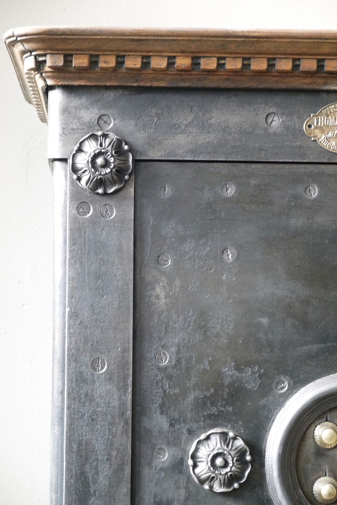 ancien coffre fort industriel maison leloutre annees 30 – Image 3