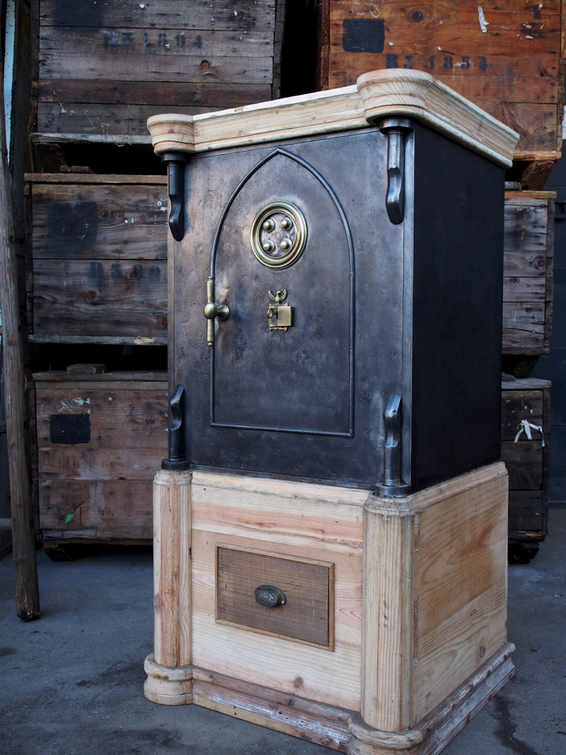 ancien grand coffre fort industriel annees 30 – Image 3