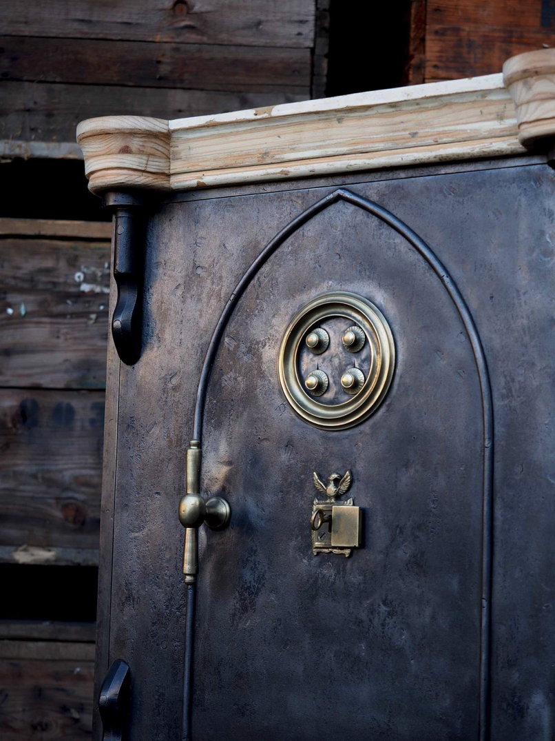 ancien grand coffre fort industriel annees 30 – Image 5