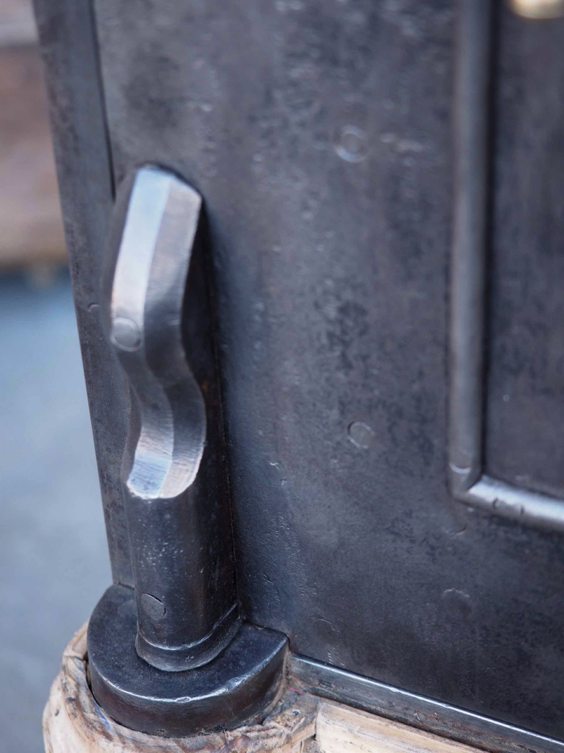 ancien grand coffre fort industriel annees 30 – Image 10