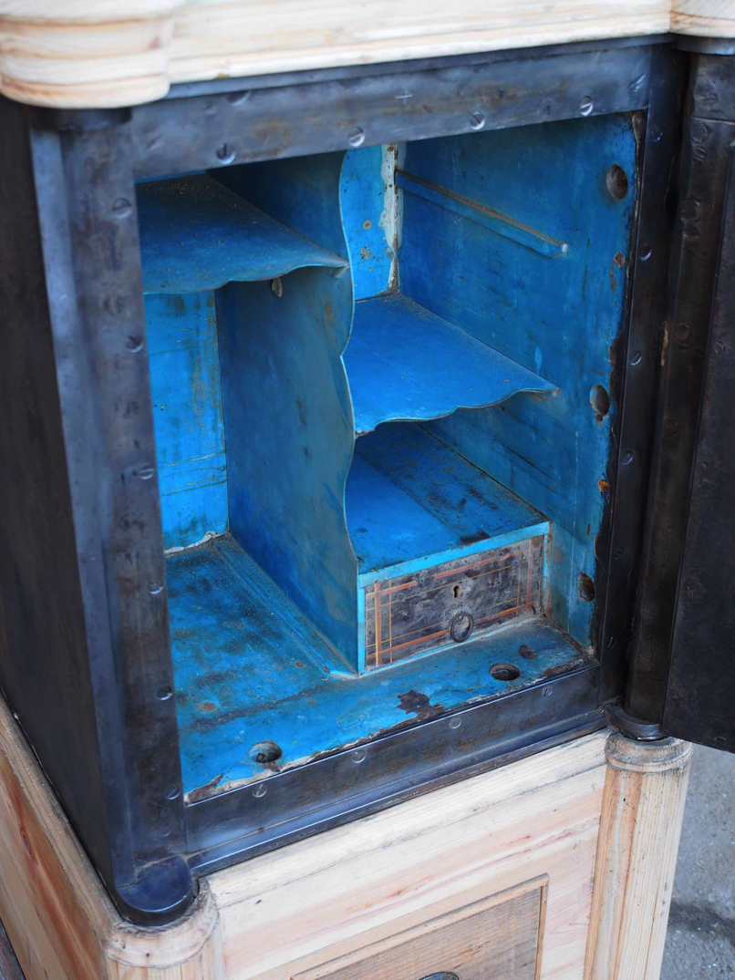 ancien grand coffre fort industriel annees 30 – Image 17