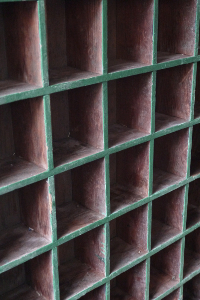 meuble metier en bois 40 cases patine verte d'origine – Image 8