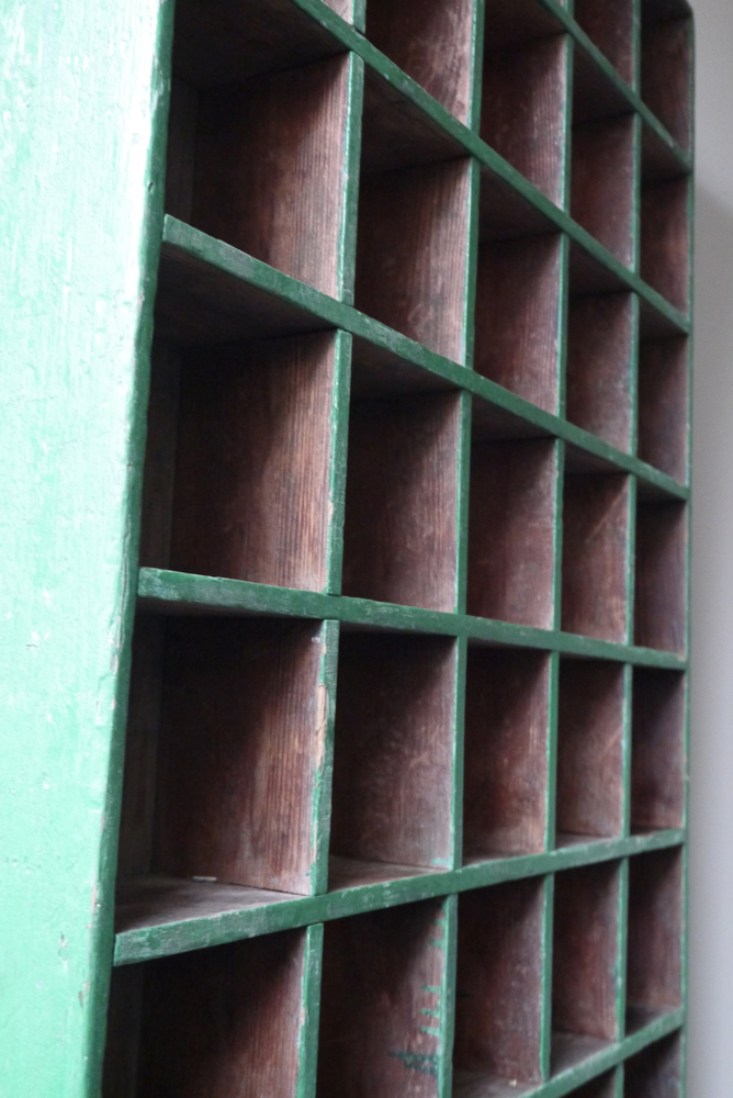 meuble metier en bois 40 cases patine verte d'origine – Image 10