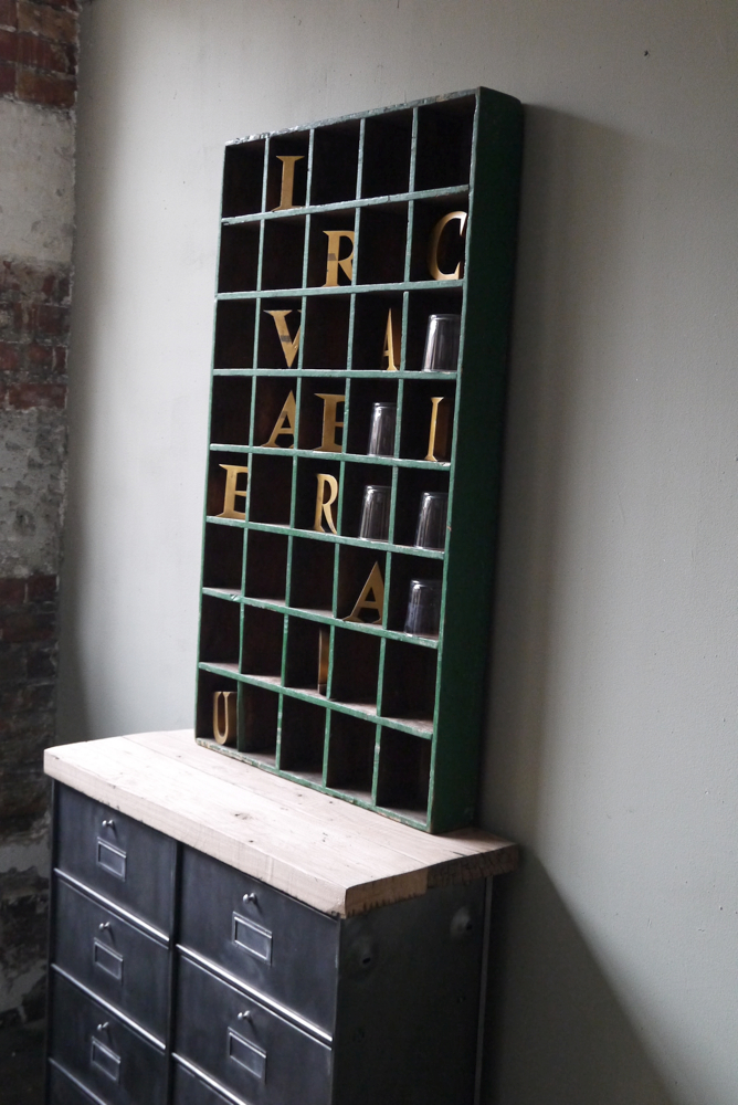 meuble metier en bois 40 cases patine verte d'origine – Image 5