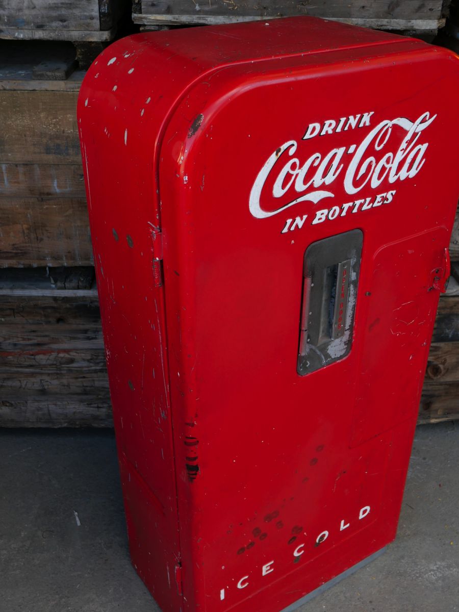 ancien distributeur frigo americain COCA COLA dans son jus – Image 9