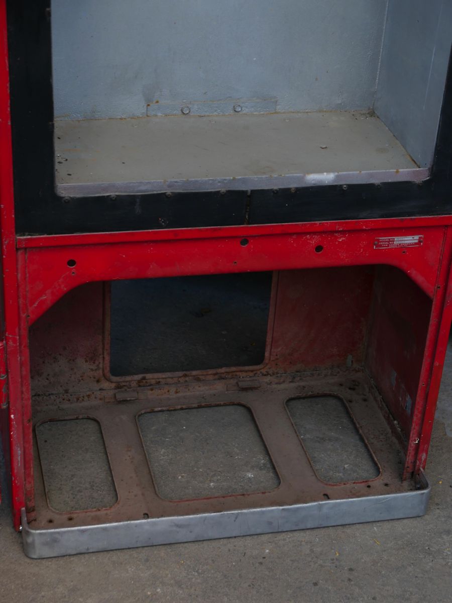 ancien distributeur frigo americain COCA COLA dans son jus – Image 12
