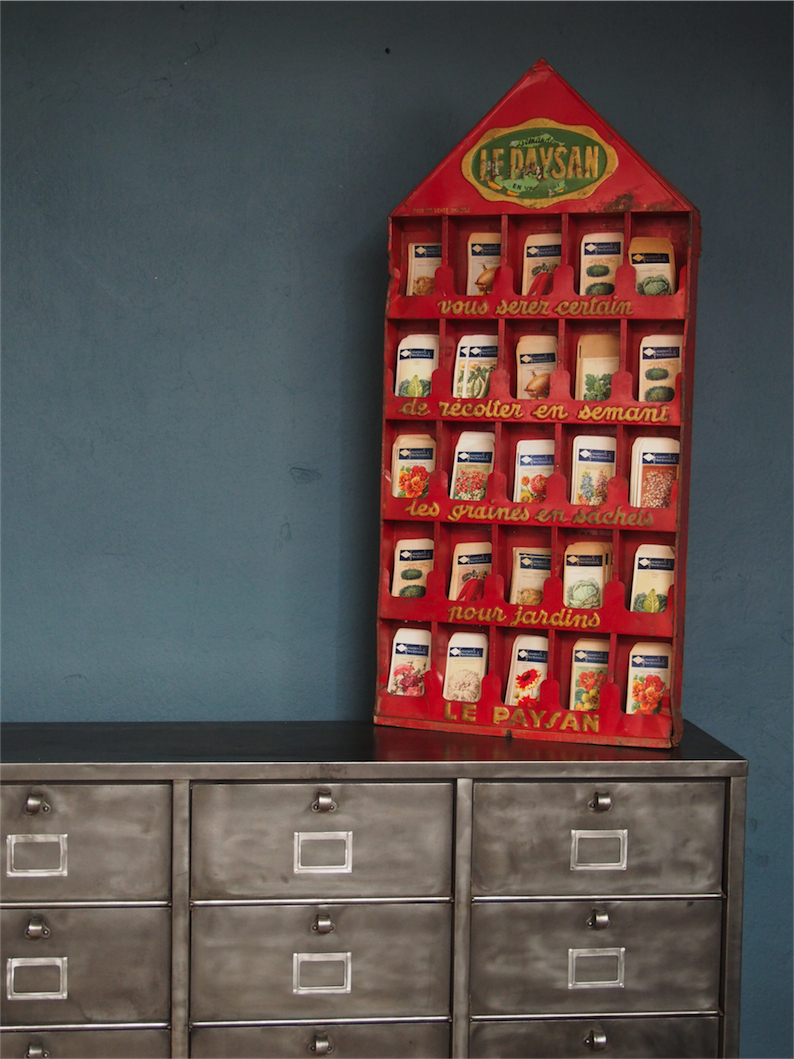 ancien presentoir tole sachet de graine le paysan avec plus de 300 sachets – Image 3