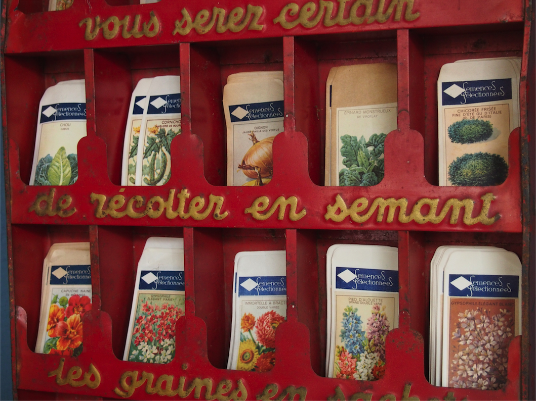ancien presentoir tole sachet de graine le paysan avec plus de 300 sachets – Image 6