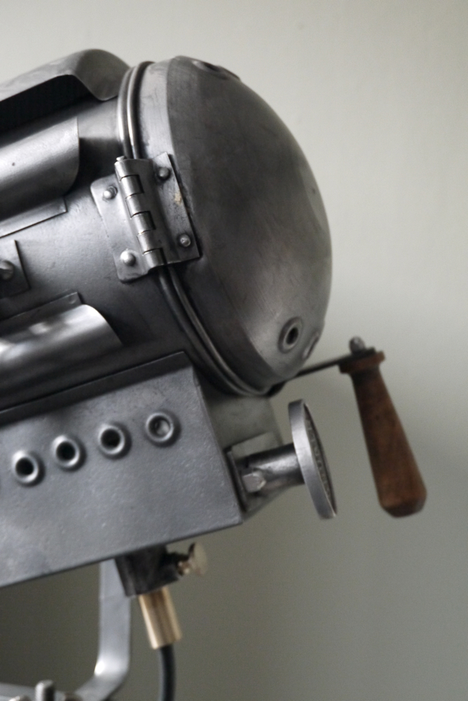 ancien Projecteur de cinema Gruber annees 40 – Image 9