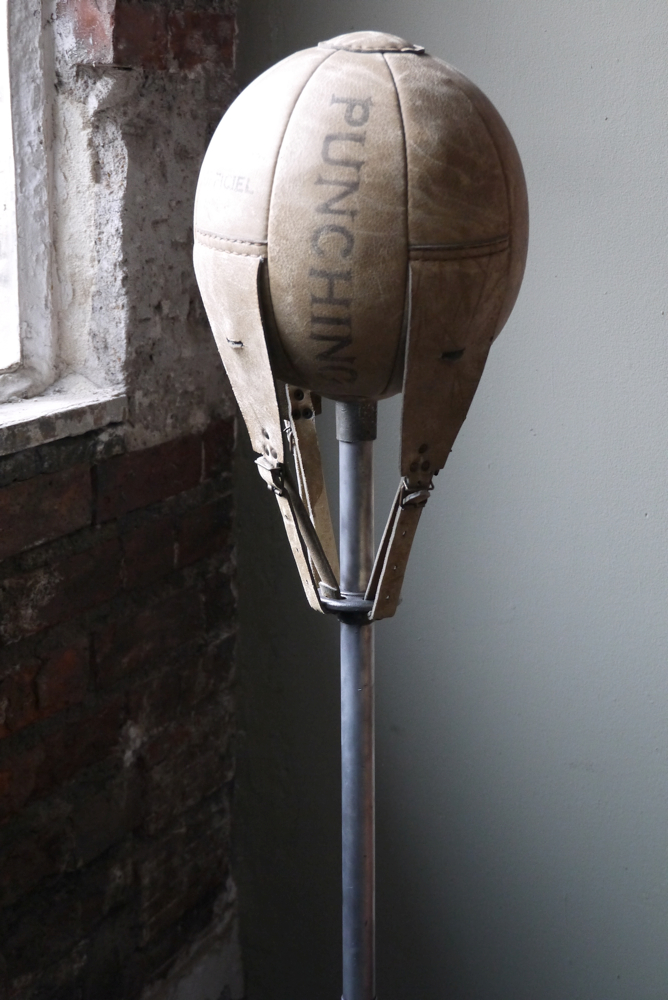 ancien puching ball boxe ballon cuir Bardou sports Paris – Image 3