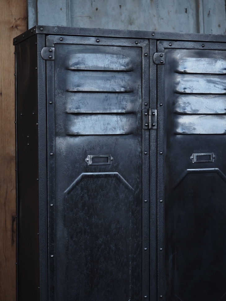 antiguo guardarropa de los talleres Schwartz-Hautmont - Image 3