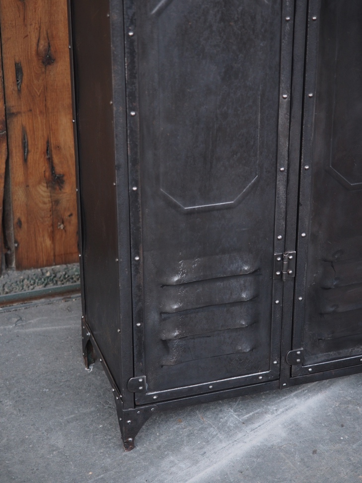 antiguo guardarropa de los talleres Schwartz-Hautmont - Image 4