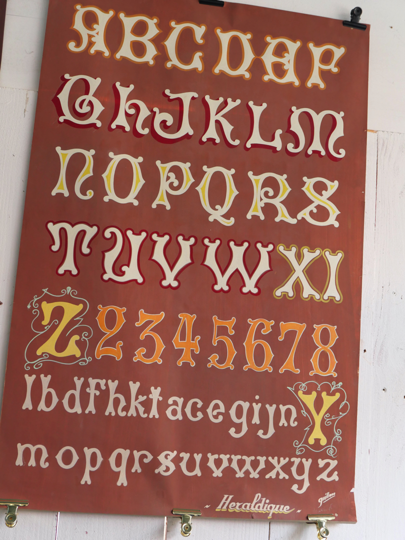 ancien abecedaire affiche de presentation peintre en lettres – Image 3