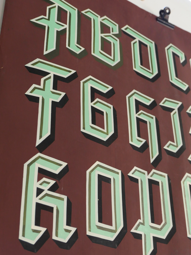 ancien abecedaire affiche de presentation peintre en lettres – Image 3