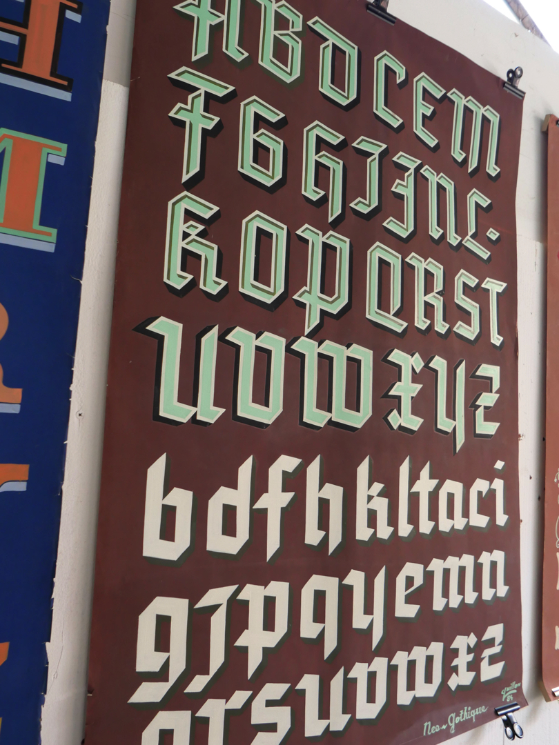 ancien abecedaire affiche de presentation peintre en lettres – Image 10