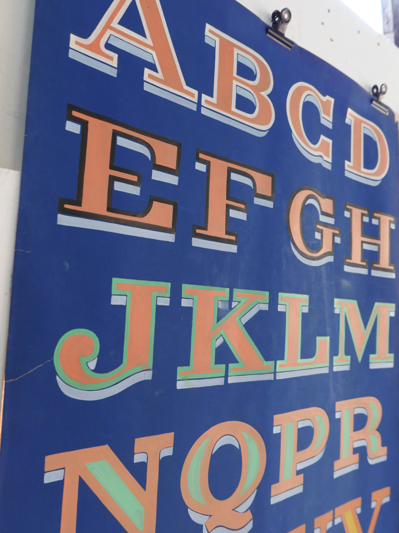 ancien abecedaire affiche de presentation peintre en lettres – Image 4