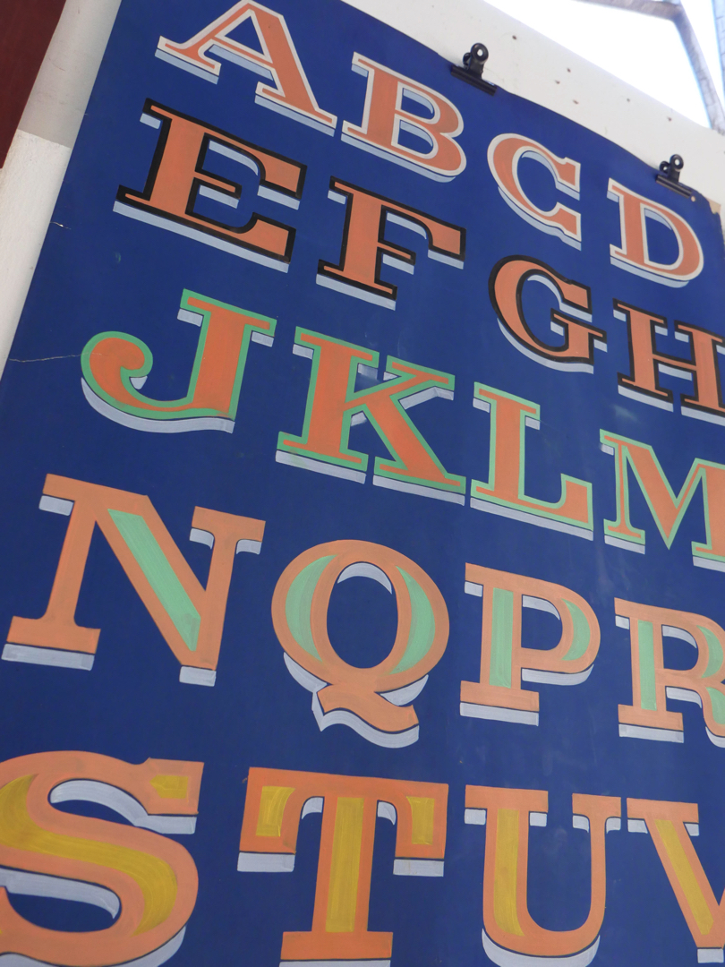 ancien abecedaire affiche de presentation peintre en lettres – Image 8