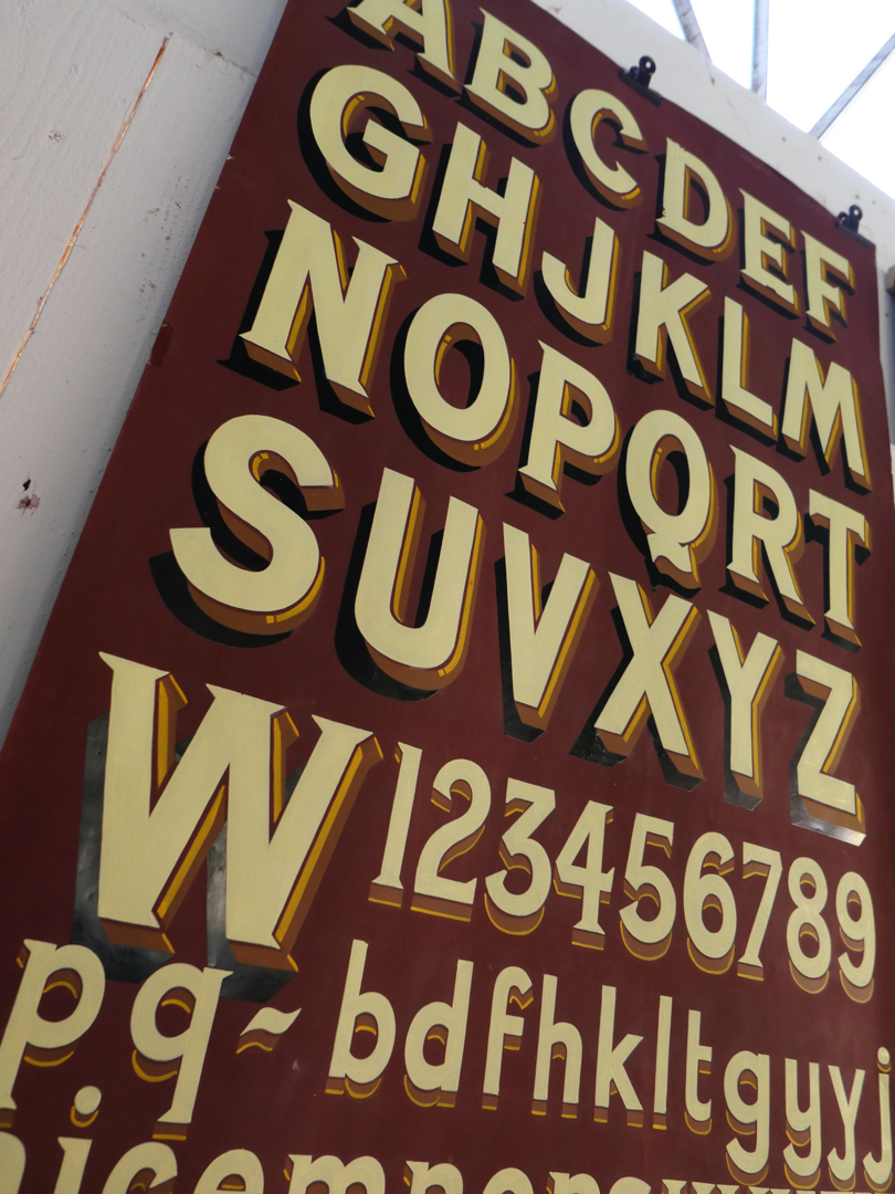 ancien abecedaire affiche de presentation peintre en lettres – Image 7