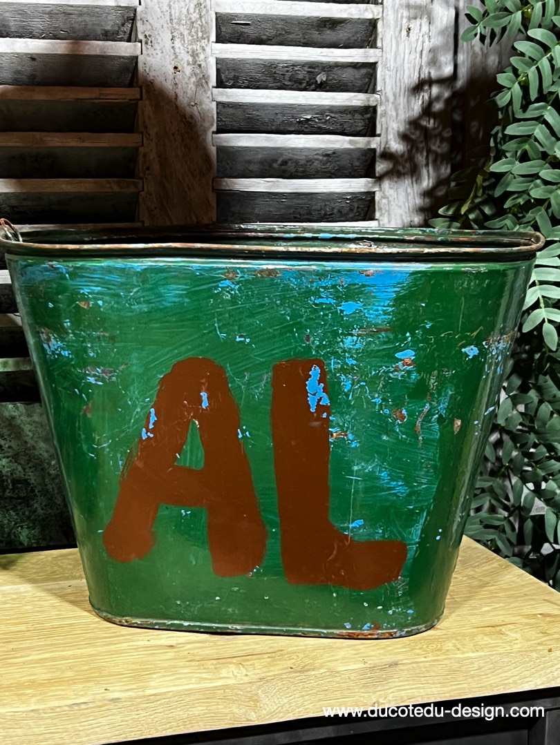 caisse de vendanges en metal patine d'origine – Image 3