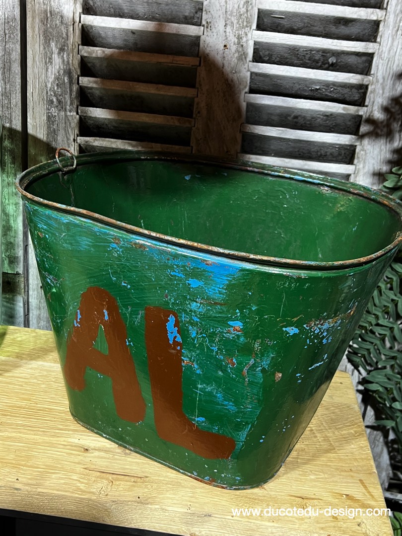 caisse de vendanges en metal patine d'origine – Image 5