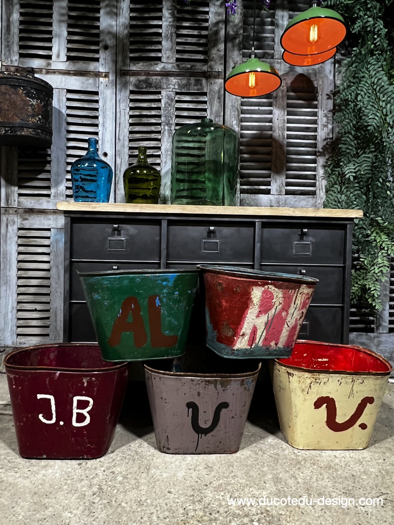 caisse de vendanges en metal patine d'origine – Image 12