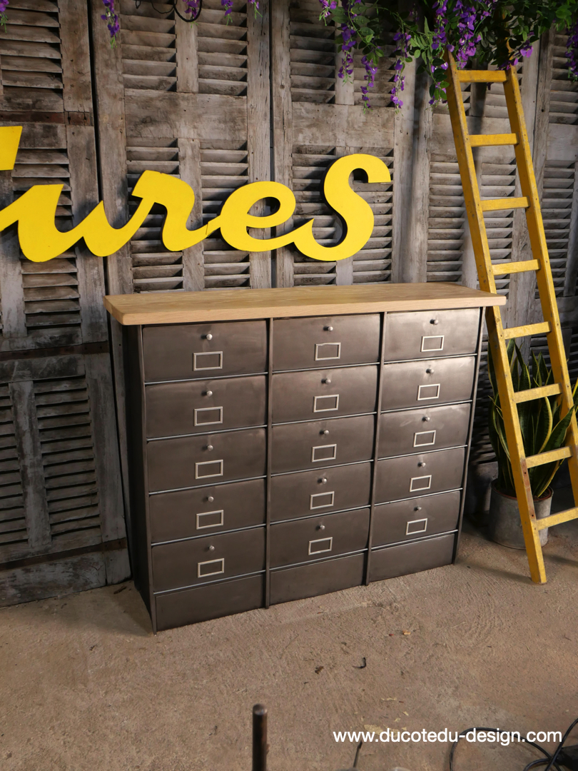 ancien grand meuble 12 casiers industriel strafor plateauchene massif – Image 17