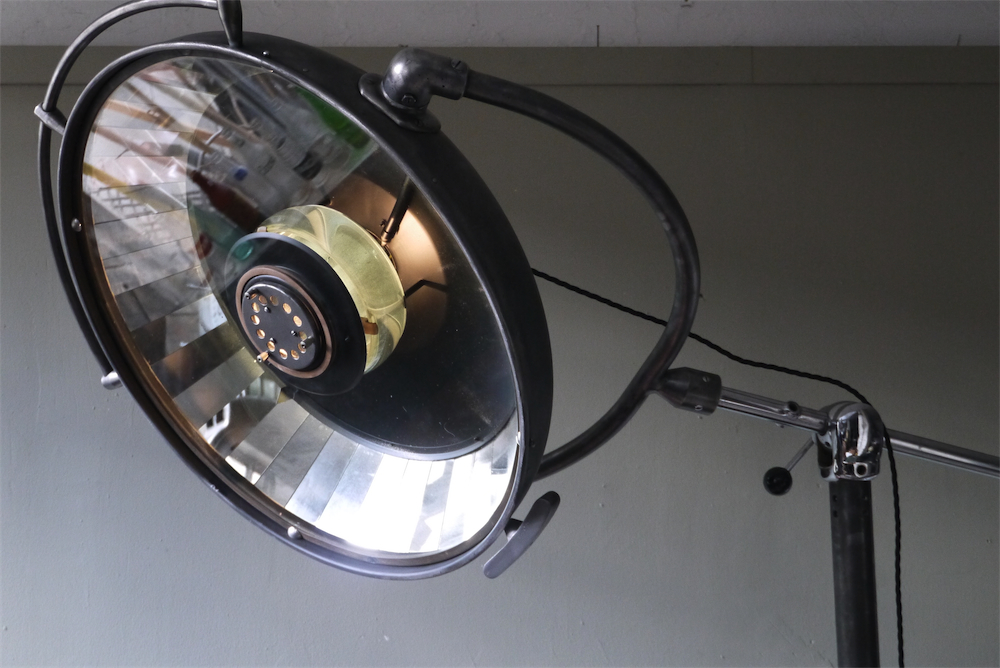 grande lampe scialytique bbt sur pied contre poids – Image 2