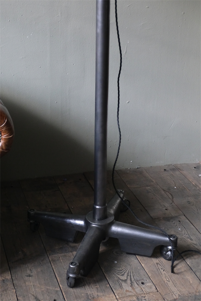 grande lampe scialytique bbt sur pied contre poids – Image 6