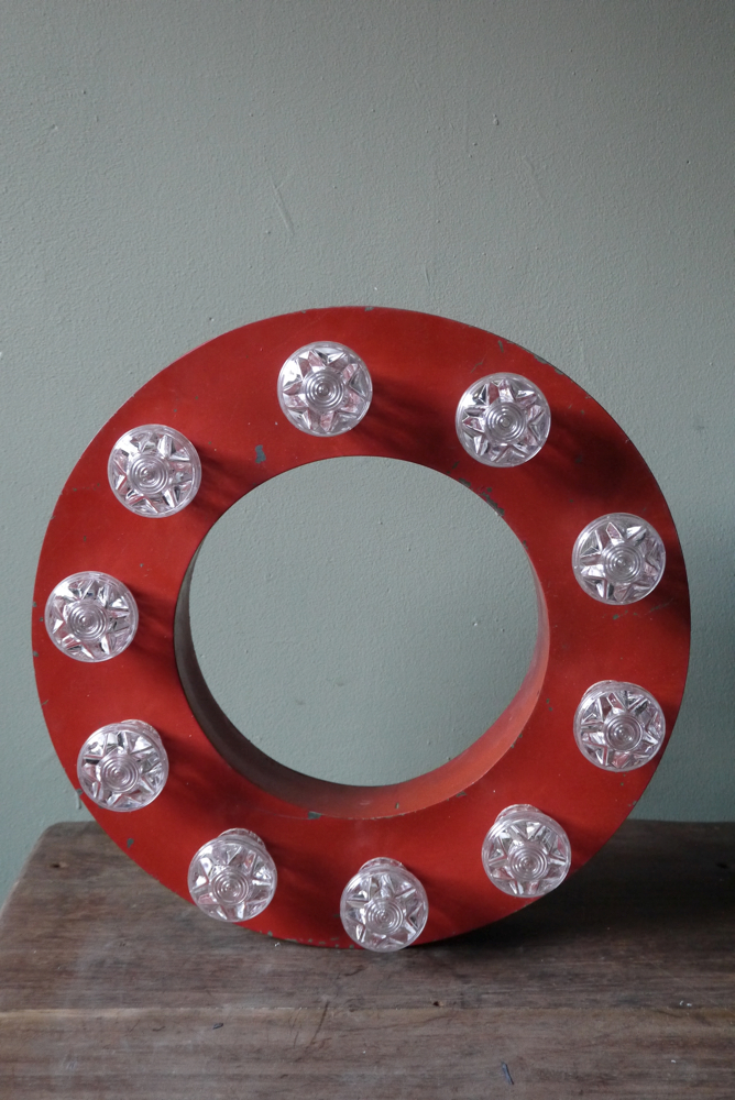 tres grande lettre O d'ancienne enseigne lumineuse façon fete foraine – Image 3