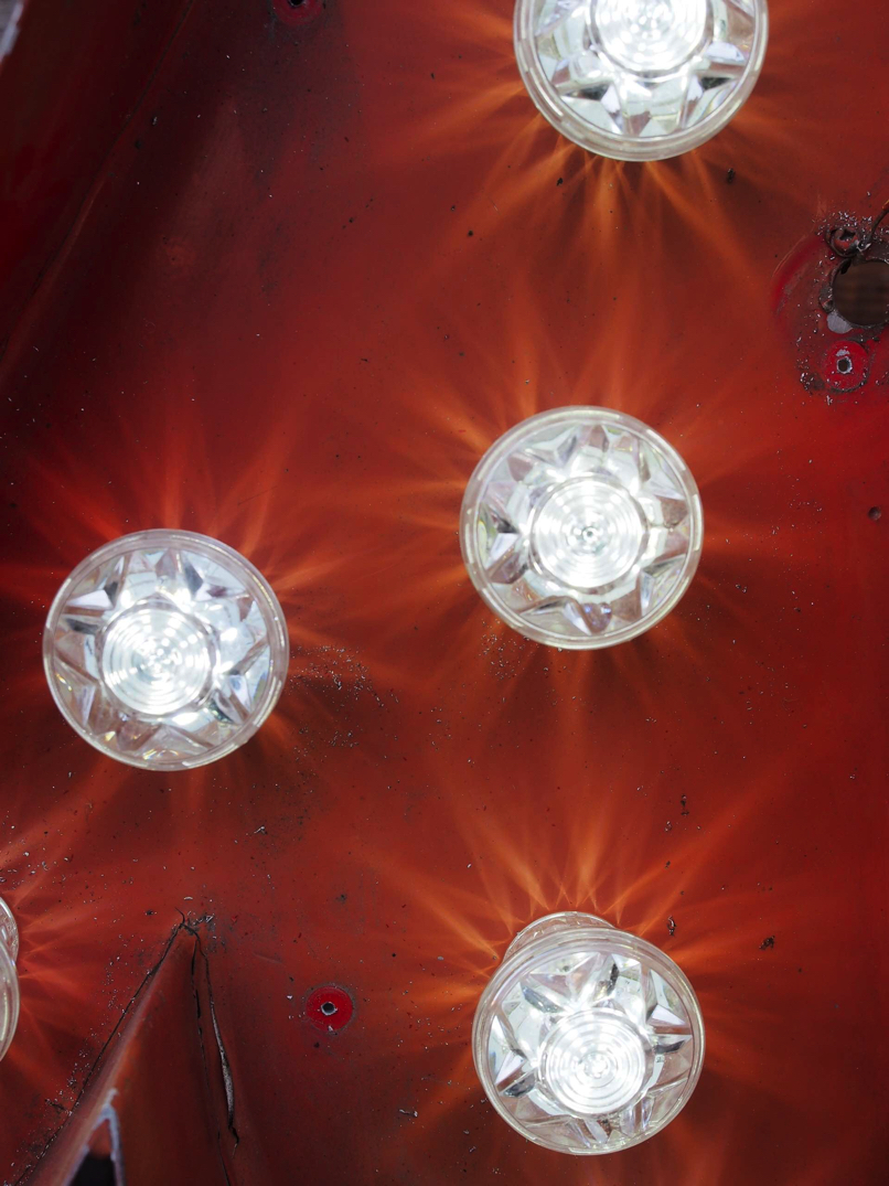 tres grande lettre a d'ancienne enseigne lumineuse façon fete foraine – Image 8