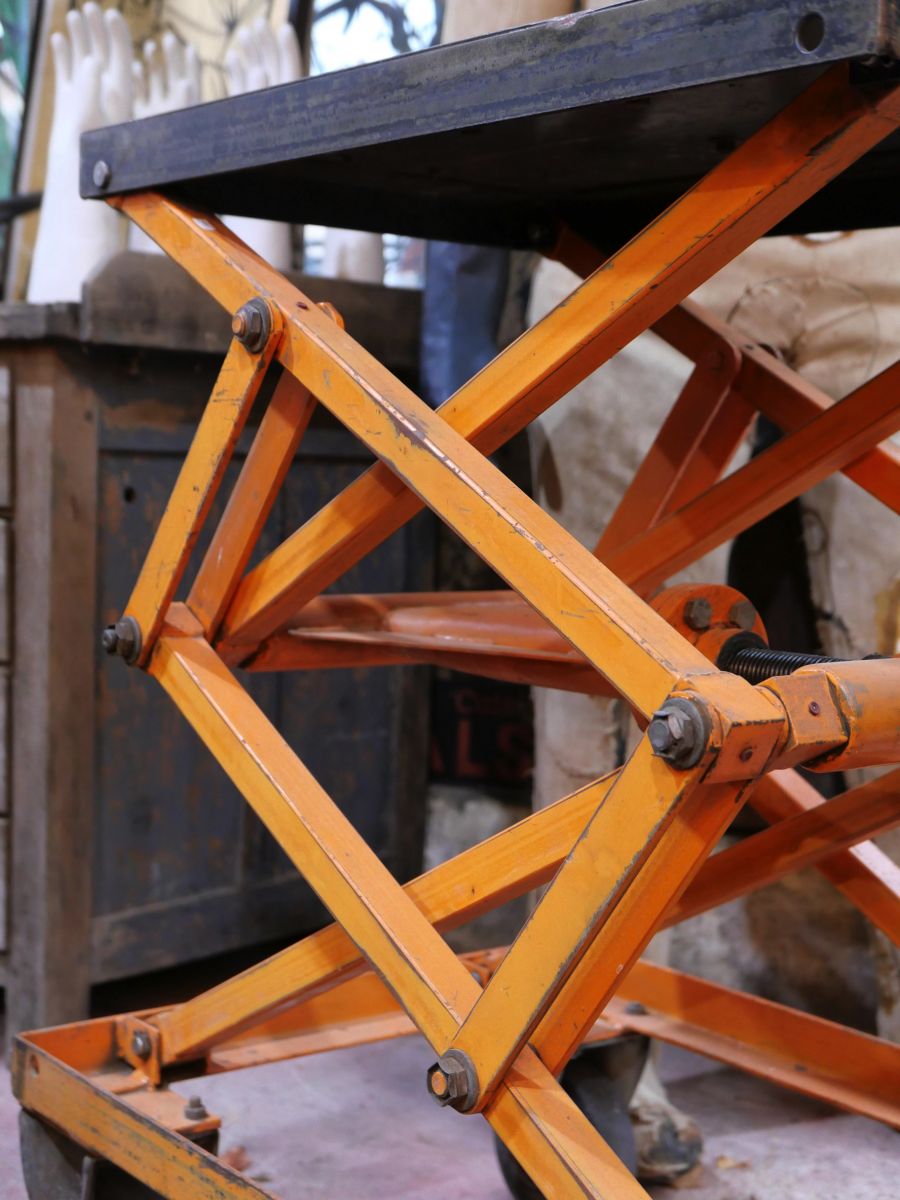 Ancienne table elevatrice d'atelier console ou table basse patine d'origine – Image 4