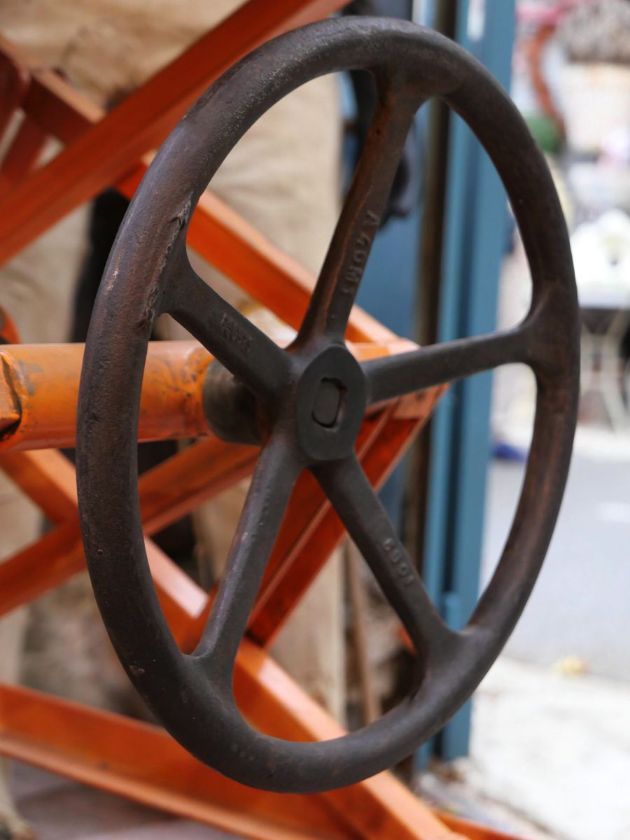 Ancienne table elevatrice d'atelier console ou table basse patine d'origine – Image 6