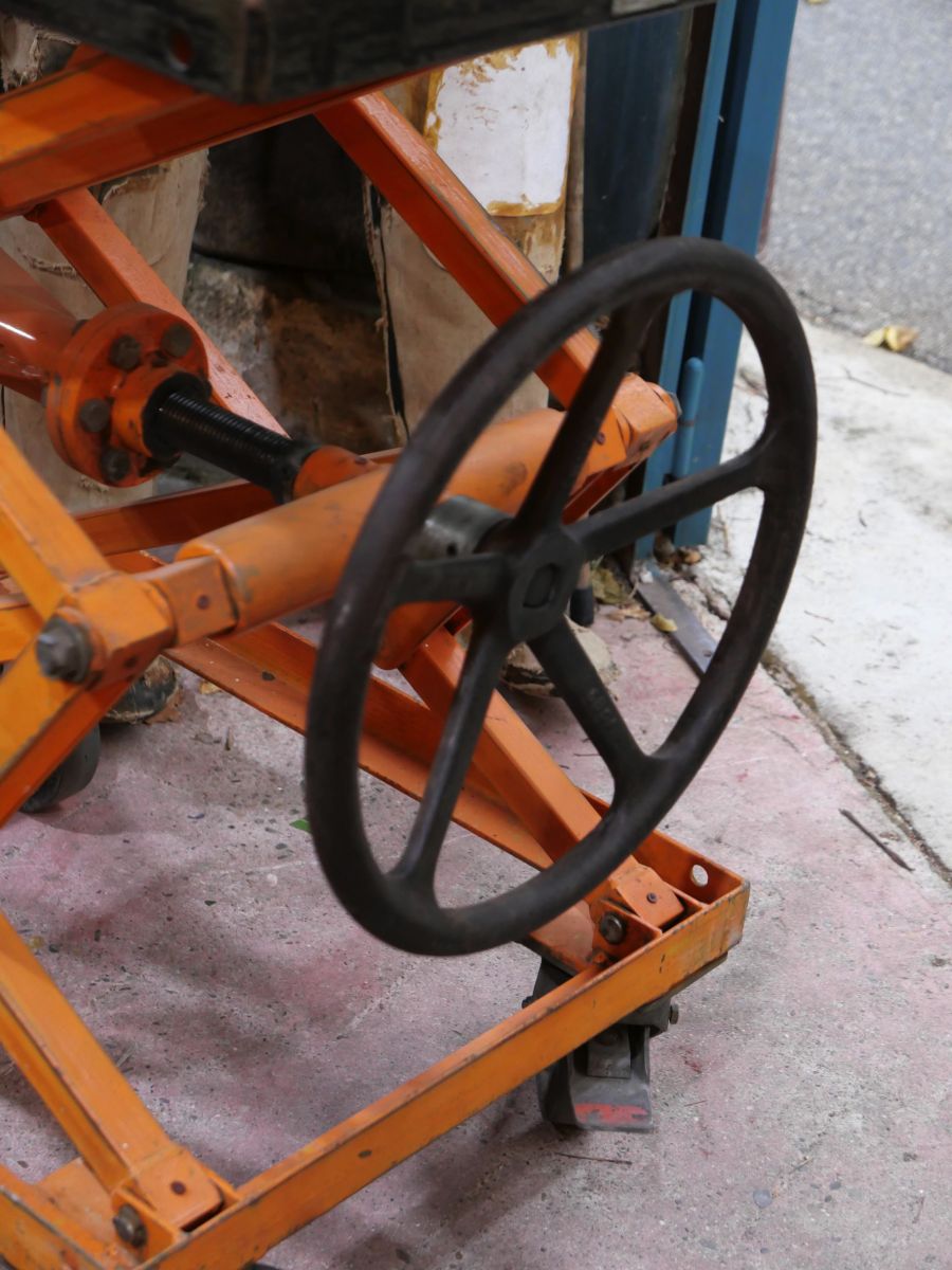 Ancienne table elevatrice d'atelier console ou table basse patine d'origine – Image 9