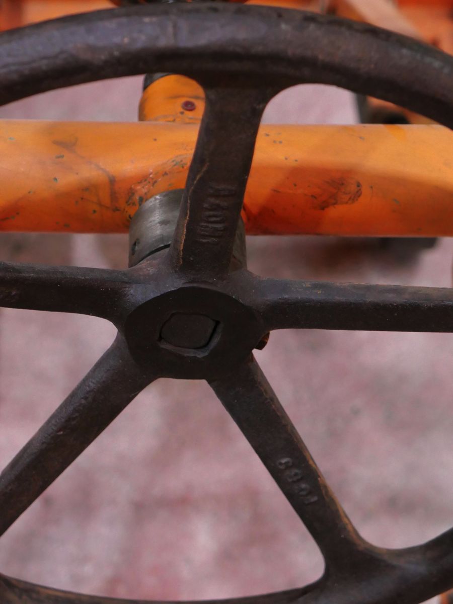 Ancienne table elevatrice d'atelier console ou table basse patine d'origine – Image 12