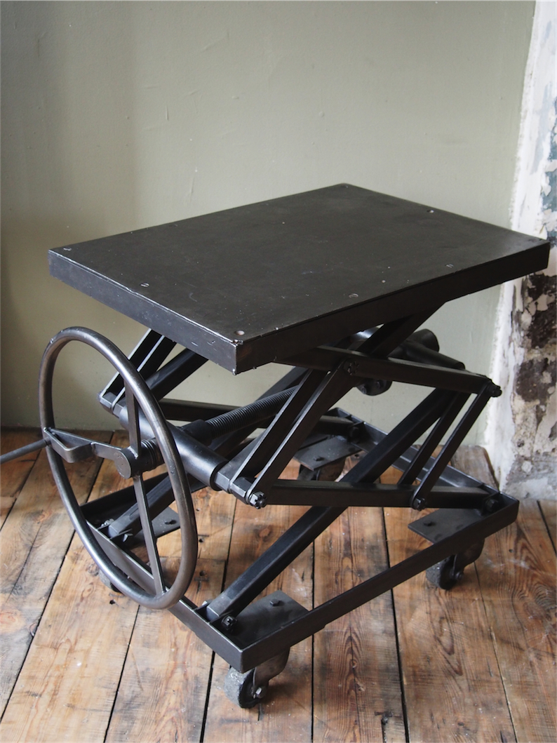 Ancienne table elevatrice d'atelier console ou table basse – Image 6
