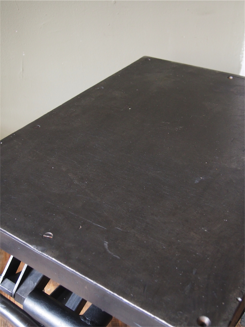 Ancienne table elevatrice d'atelier console ou table basse – Image 7