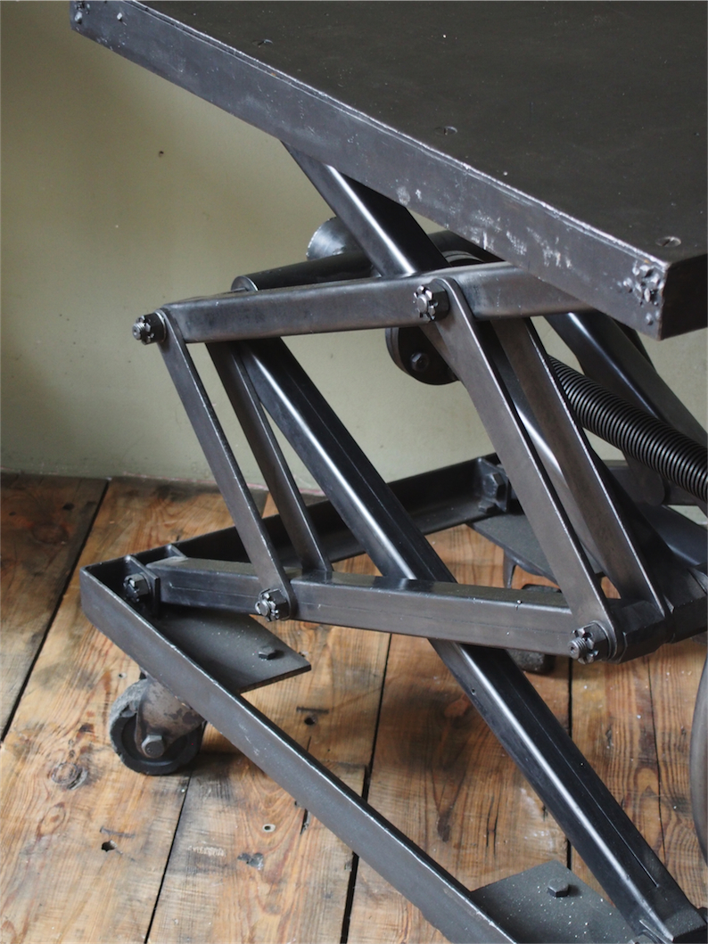 Ancienne table elevatrice d'atelier console ou table basse – Image 9
